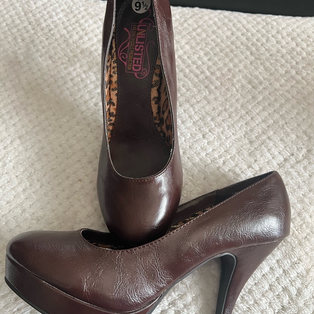 Unlisted Kenneth Cole platform brown pumps. 9.5